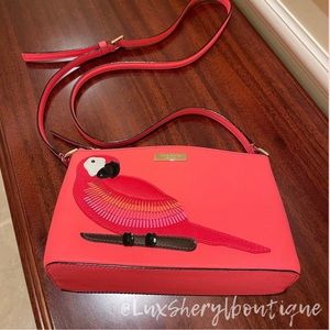 𝗸𝗮𝘁𝗲 𝗦𝗽𝗮𝗱𝗲 𝗠𝗶𝗹𝗹𝗶𝗲 𝗣𝗮𝗿𝗿𝗼𝘁 
𝗖𝗿𝗼𝘀𝘀𝗯𝗼𝗱𝘆 𝗣𝘂𝗿𝘀𝗲